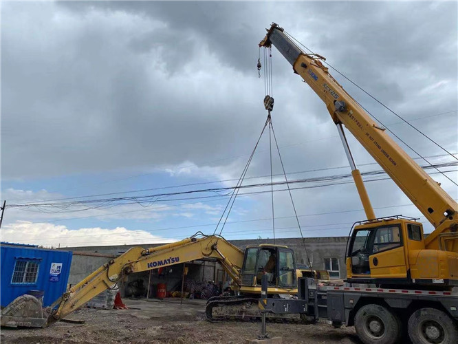 海兴县25吨吊车的工作半径是多少？