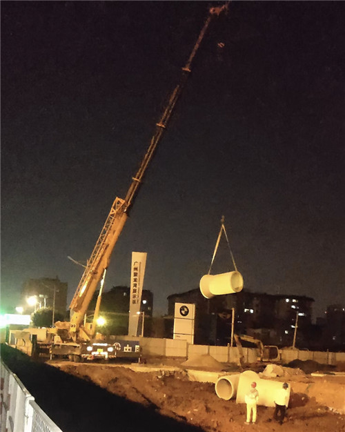 海兴县“弯臂矫正”—— 吊车的 “形变补偿” 技术