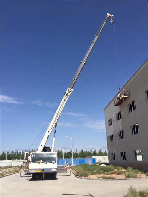 海兴县“轻装强干”—— 吊车的 “轻量化臂架” 技术